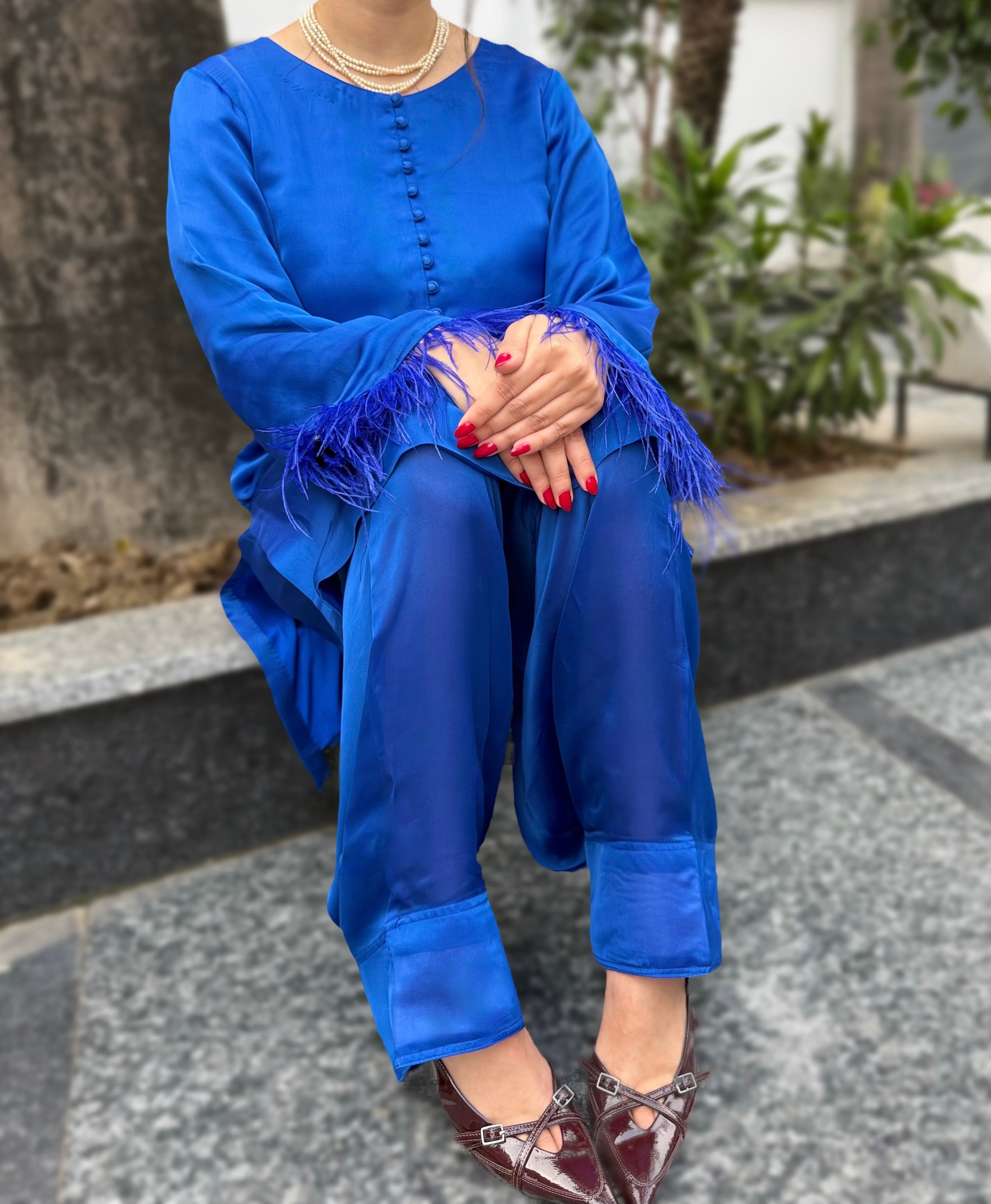 Cobalt feather elegance